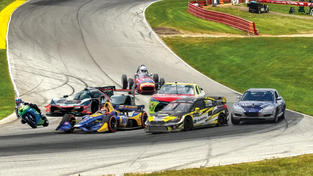 cars racing down the Mid-Ohio Course